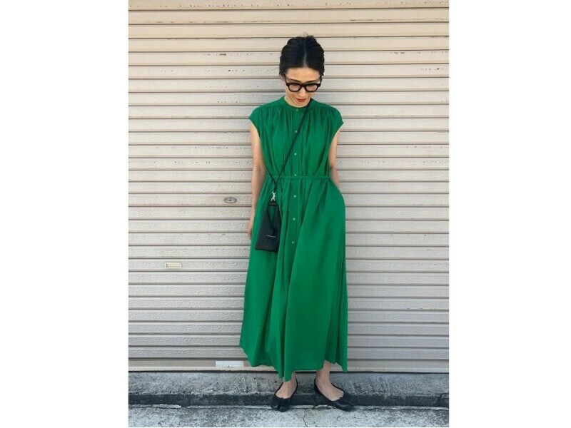 いろんなコーディネートが組めて着まわしも効くシャツワンピースが万能 出典:WEAR