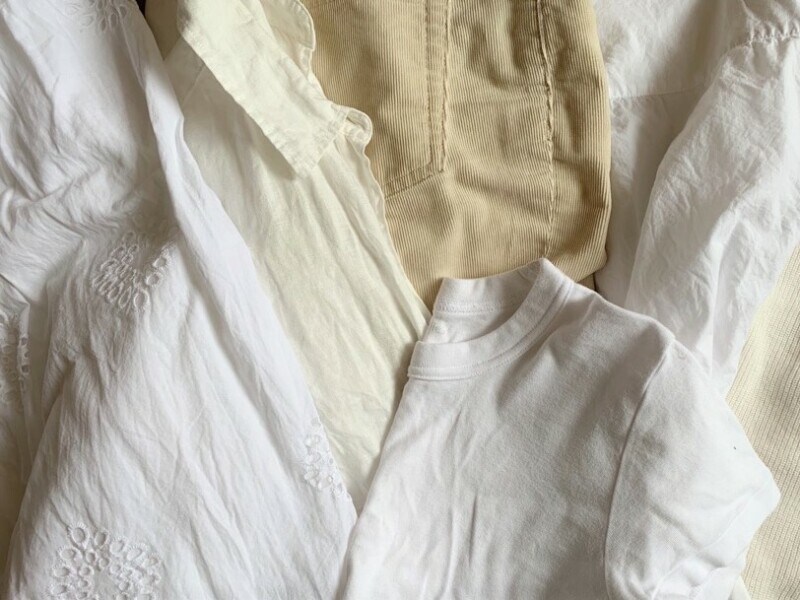 夏らしいイメージの強い色でも、素材によって涼しさが異なるのでしっかり確認するのがおすすめです