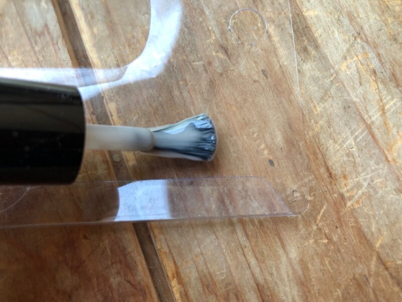  キャンドゥの「しずく　ネイルポリッシュ」の筆は柔らかくて太いのでぬりやすい