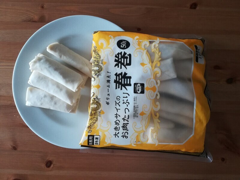 業務スーパーの「大きめサイズのお肉たっぷり春巻」