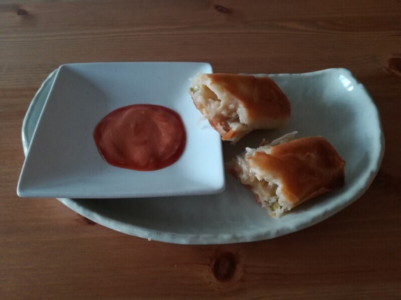 業務スーパーの「大きめサイズのお肉たっぷり春巻」