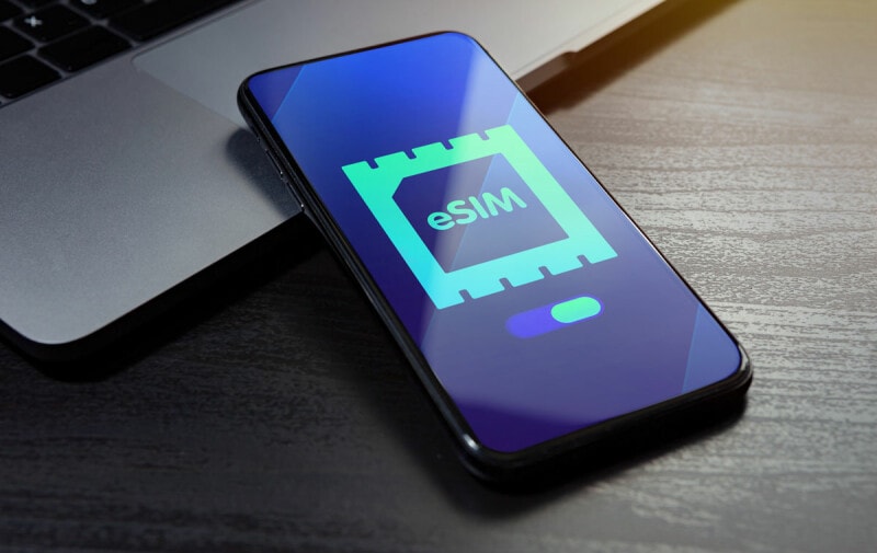 「デュアルSIM」で1台のスマホにSIMカードを2枚収納（画像はイメージ）