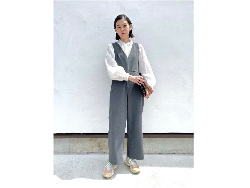 ブラウスに合わせるとクラシックな雰囲気に 出典:StyleHint