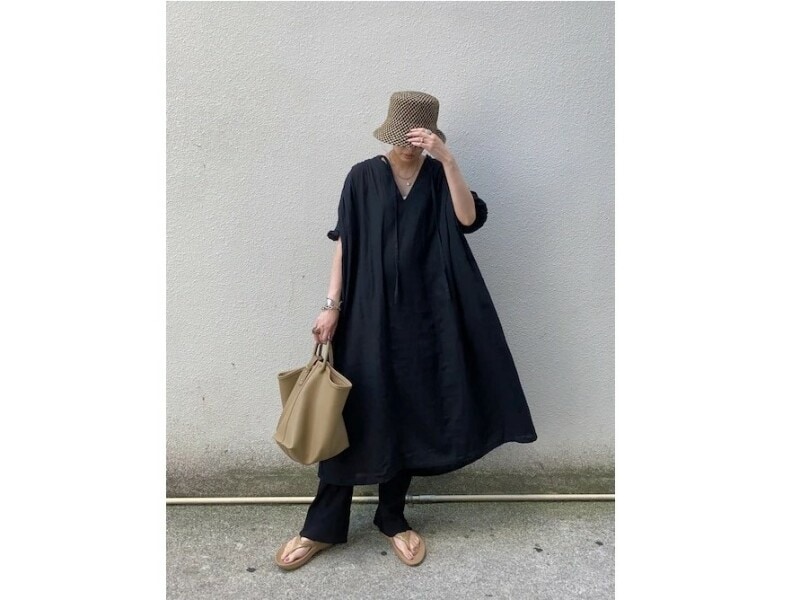 ハットはゆったりしたサイズのコーディネートのアクセントにも使える　出典：WEAR