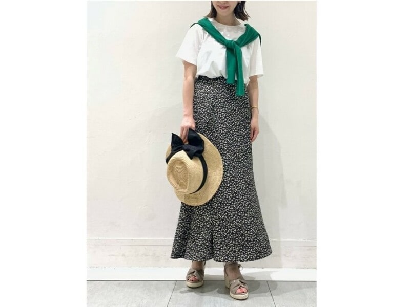 ハットはカジュアルになりやすいTシャツコーデのアクセントに最適　出典：WEAR