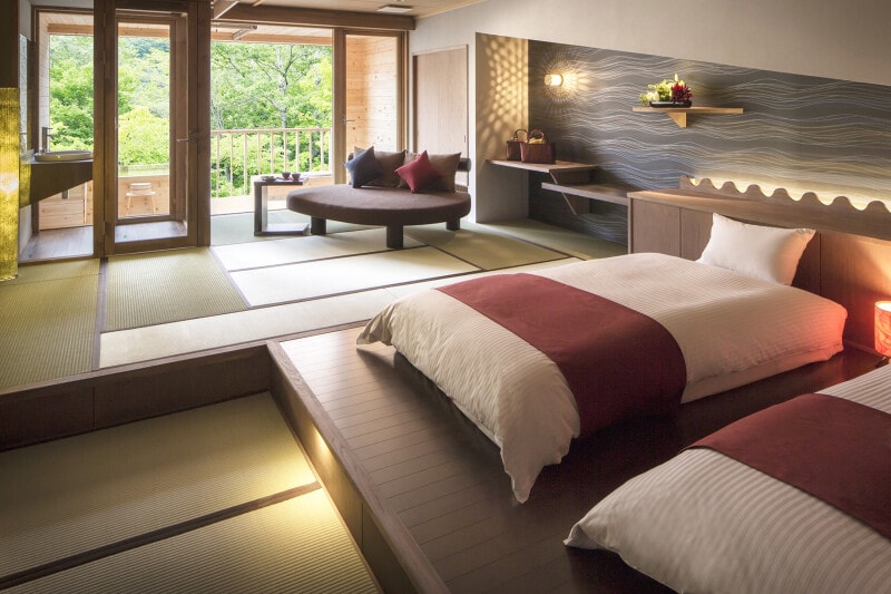 渓流を望むテラスと露天風呂がついた和室「渓流和室 露天風呂テラス付」(定員5名)