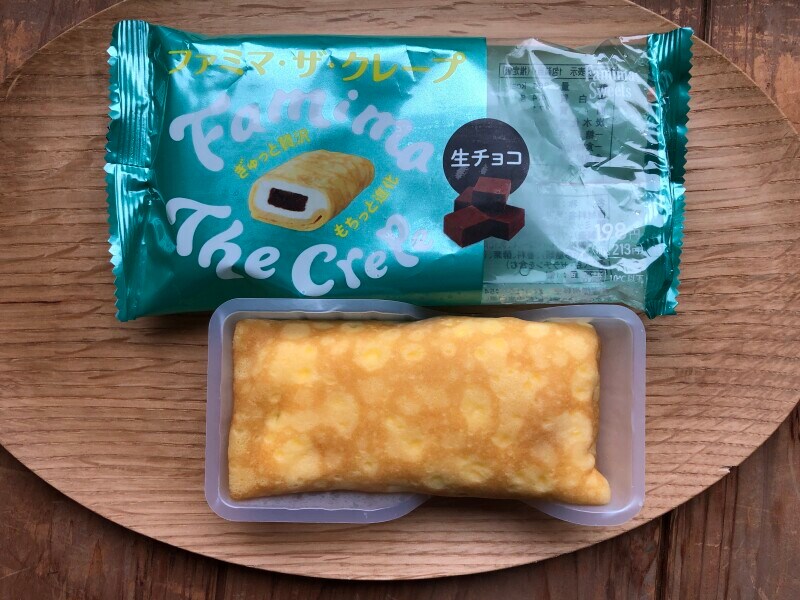 ファミリーマートの「ファミマ・ザ・クレープ　生チョコ」のクレープ生地はもちもち