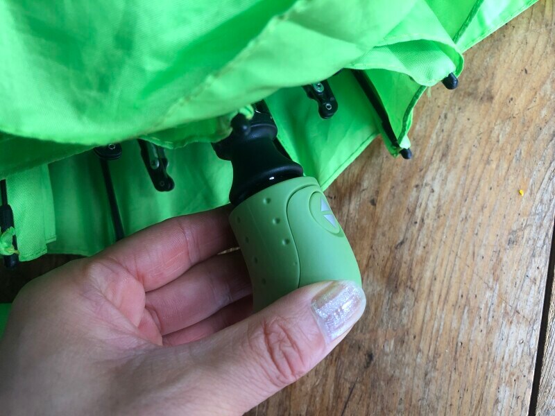 親骨は力を入れてグッと押し込む