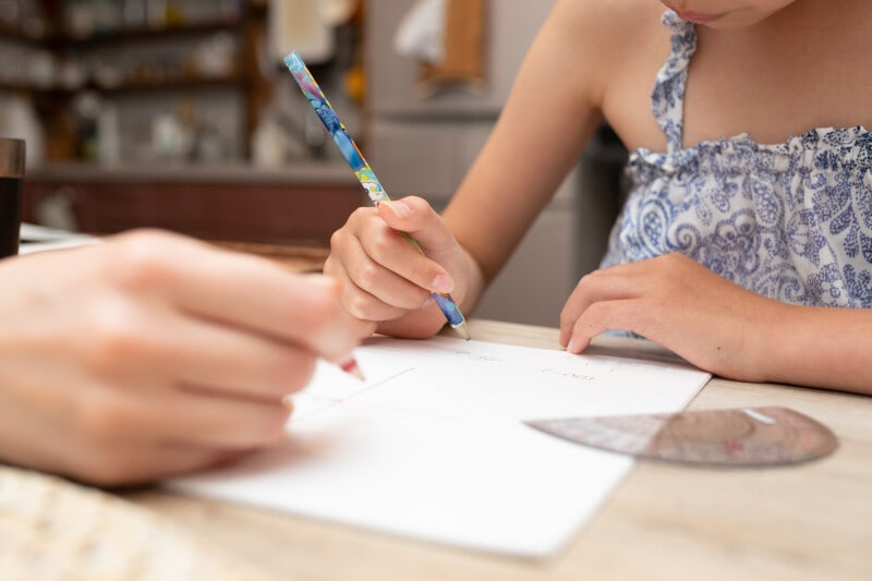 残りの夏休みで改善するには、親子で一緒に着席することから