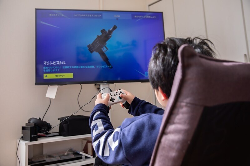 お腹が痛いといって学校を休んだものの、午後は元気にゲーム