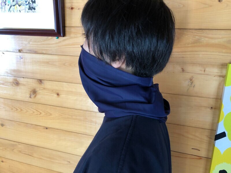 口元を覆うこともできる