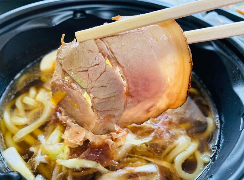 チャーシューも味がしみこんでいで美味しい!