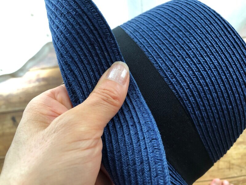 ワークマンの麦わら帽子風「ロングブリムペーパーハット」のつばは簡単に折れる