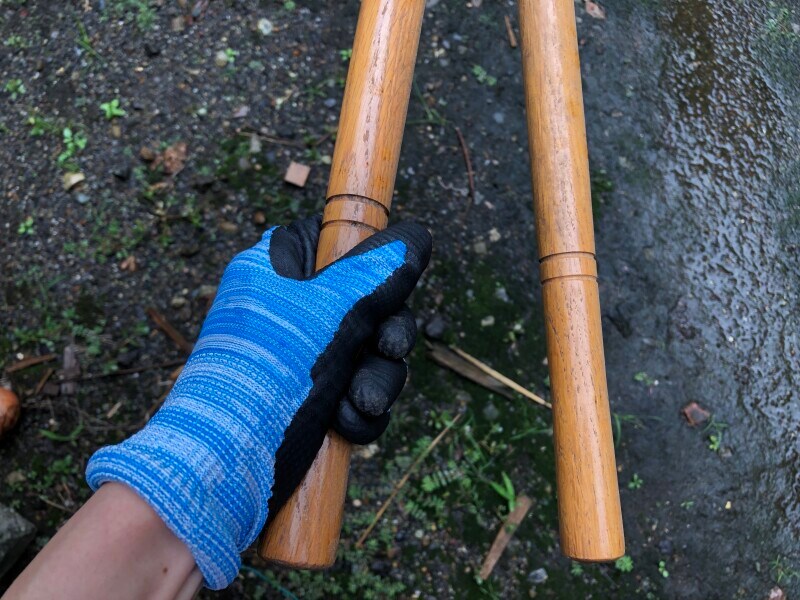 木製のものを握っても滑らない