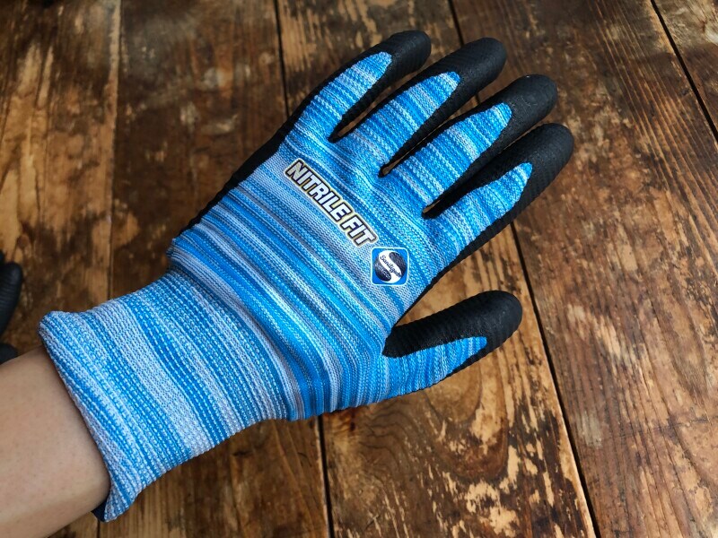 女性がMサイズを着用