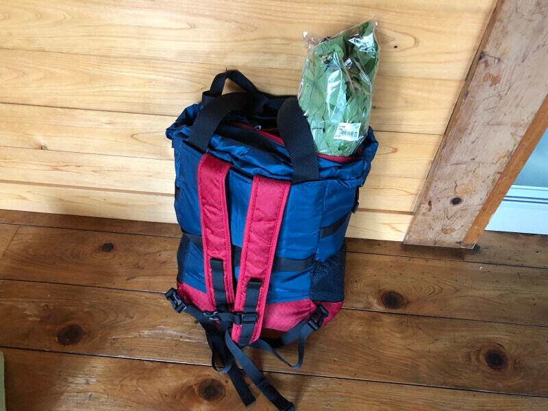 ワークマンの大容量リュック＆トート「撥水2WAYポケッタブルライトトート」にかご1つ分の食品を詰める