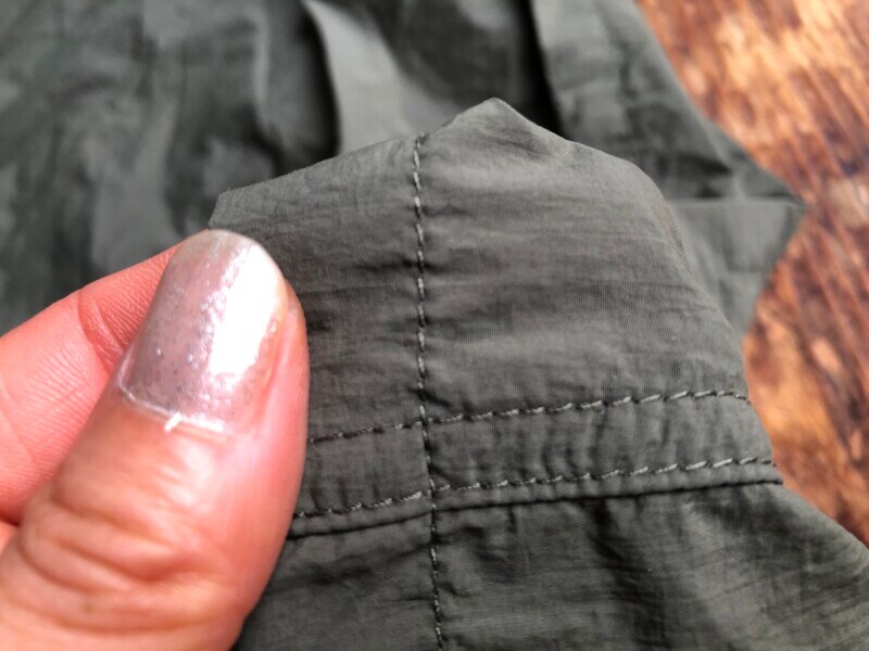 小さな穴がふさがっている