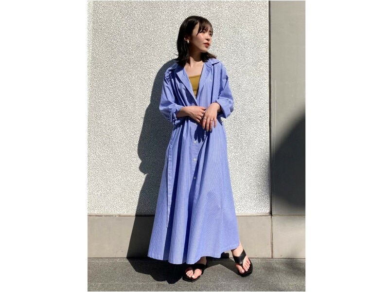 一枚でもレイヤードでも着まわせるシャツワンピースは万能 出典:StyleHint