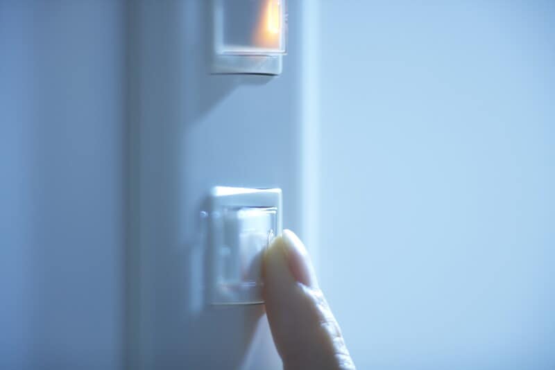 こまめに電気を消す