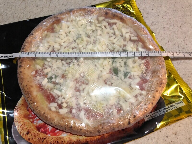 セブンイレブンの「７プレミアムゴールド　金のマルゲリータ」の直径は20～21cm