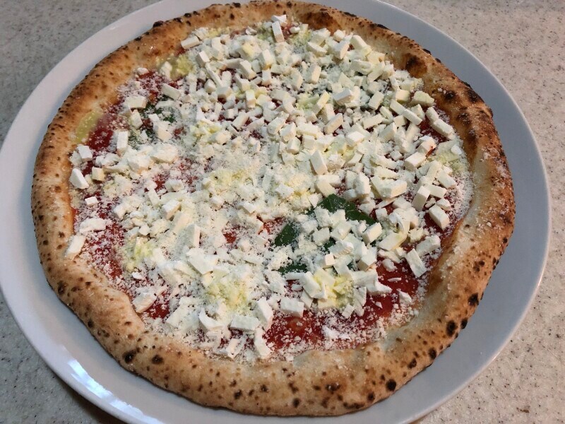 セブンイレブンの「７プレミアムゴールド　金のマルゲリータ」は解凍してから焼く