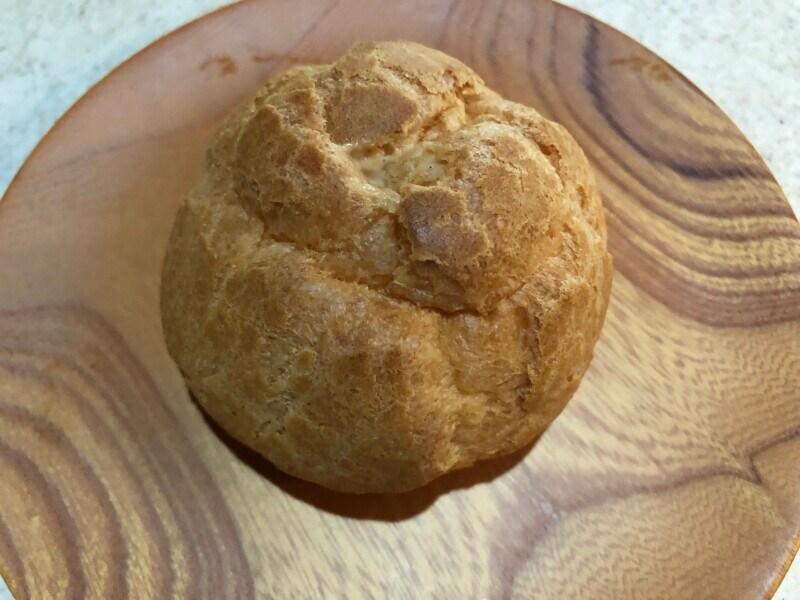 ファミマのシュークリーム「クリームたっぷり！濃厚カスタードシュー」は、30年売られているロングセラー商品