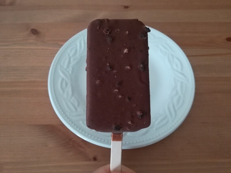 コンビニで買える「ブラックサンダーアイス」は、ずっしり重くてコスパ最強！