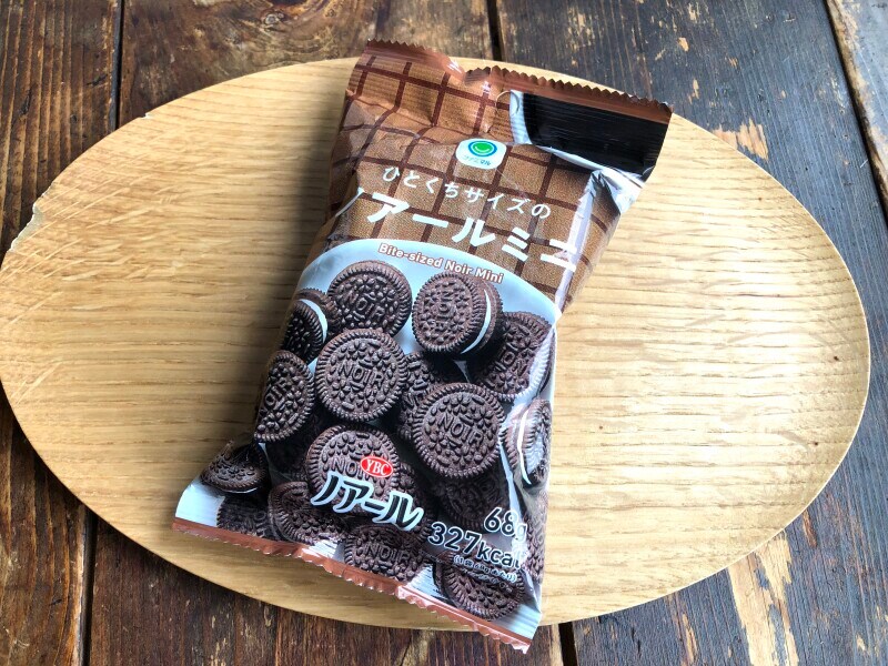 ファミマのクッキーサンド「ひとくちサイズのノアールミニ」