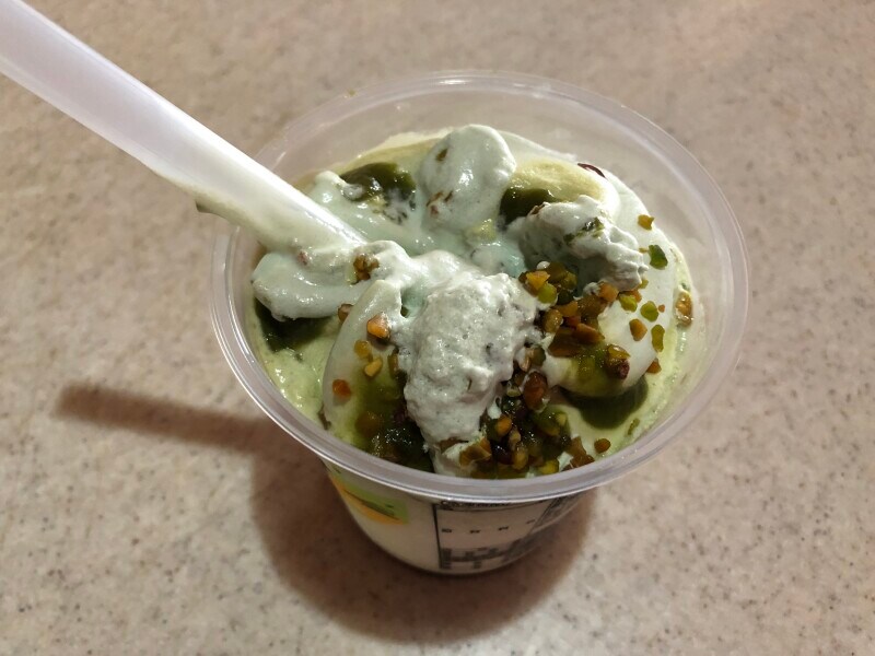 加熱をするとローソンの「Frozen Party ピスタチオ」は柔らかくなる