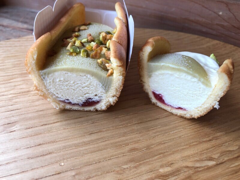 クランベリーソースがアクセントになっている