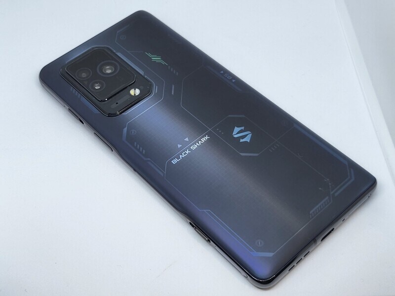 1億800万画素トリプルカメラ