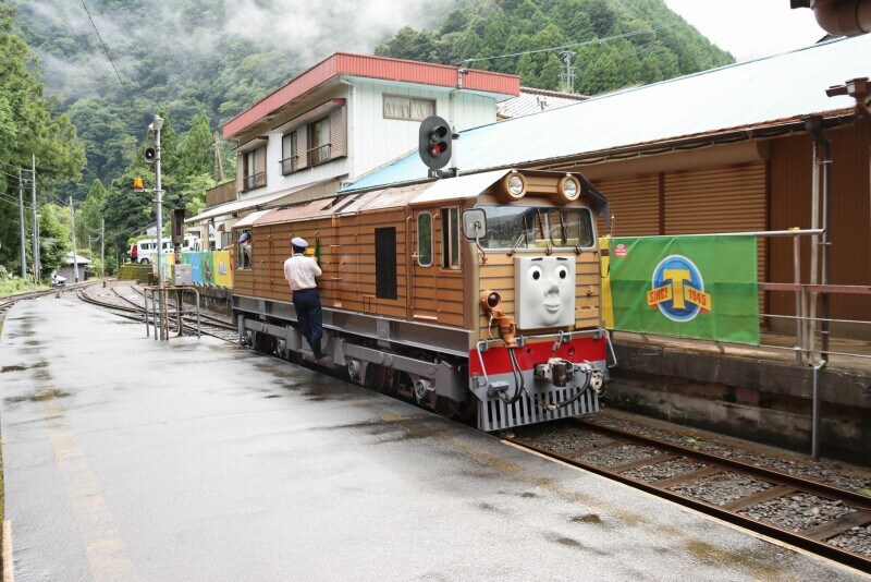 奥泉駅での入換作業