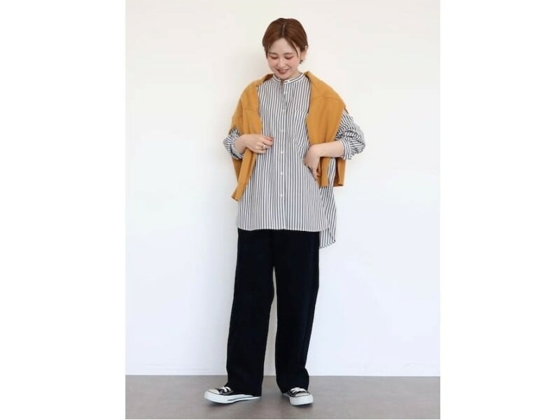 ストライプ柄にふわっとしたニット素材で差し色をプラスして　出典：WEAR