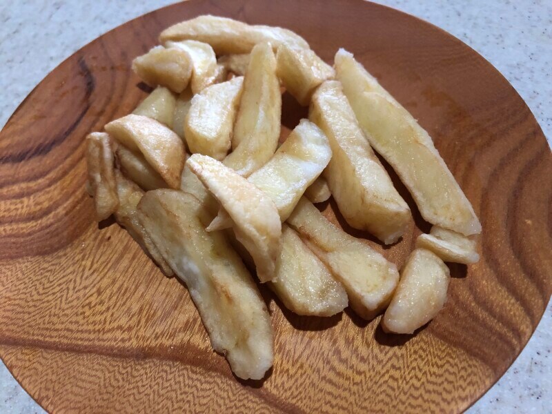 ローソンの「北海道産じゃがいも使用 フライドポテト」は太めのポテト