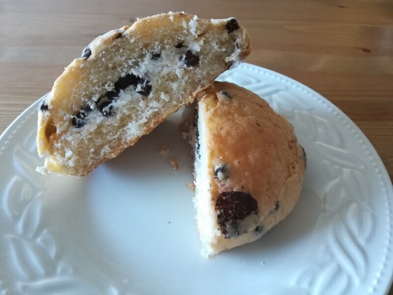 ローソンの「チョコチップメロンパン ホイップ&チョコチップ」