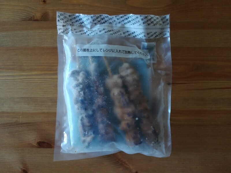 セブンイレブンの冷凍「炭火焼き鳥」は1本からかんたんに温められて美味しい