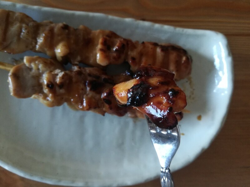 セブンイレブンの「炭火焼き鳥」はお肉が柔らかくタレがしみ込んでいて美味しい