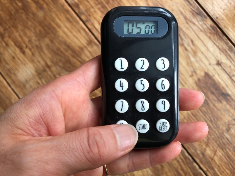 「0」「5」「0」「0」とボタンを押すと5分のタイマーがセットできる