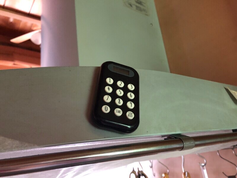 マグネット付きで、換気扇や冷蔵庫につけられる