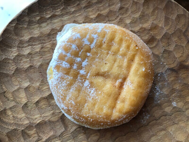 ミスドの「カスタードクリーム」はカスタードがたっぷり