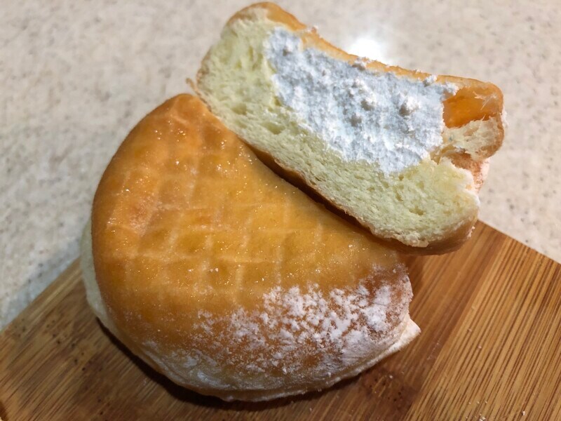 ミスドの「エンゼルクリーム」には、ホイップが入っている