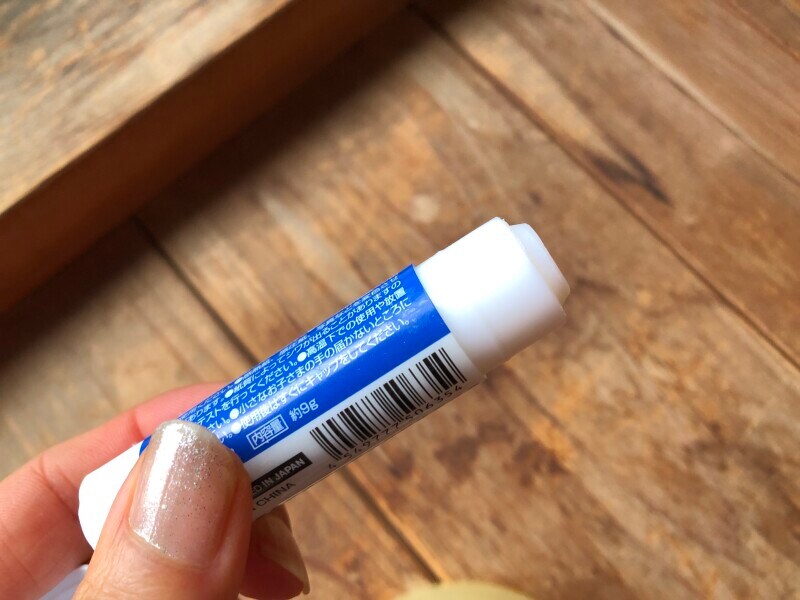 ドン・キホーテの文房具「スティックのり」の中身は白色ののり