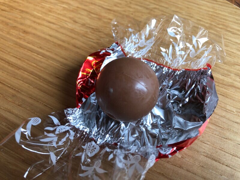 ドン・キホーテの「リンツ　リンドール　コルネット　ミルク」はまんまる