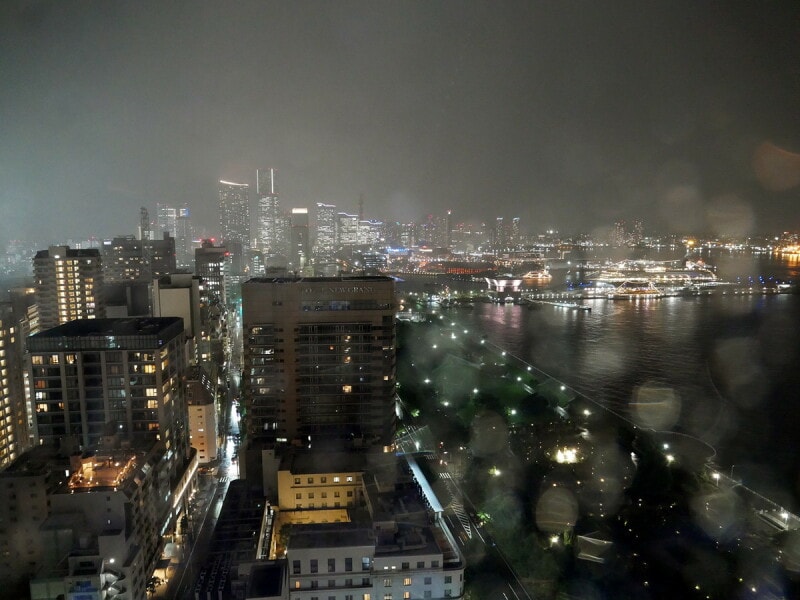 リニューアルオープン日の夜は雨天でしたが夜景がひときわ美しく見えました（2022年9月1日撮影）