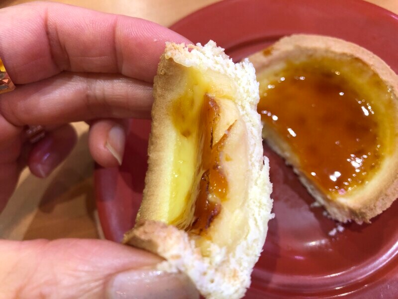 くら寿司のスイーツ「北海道みるくのプリンタルト」は香ばしいカラメルも美味しい