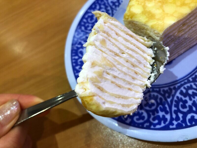くら寿司のスイーツ「ミルククレープ」の弾力があるクレープ生地
