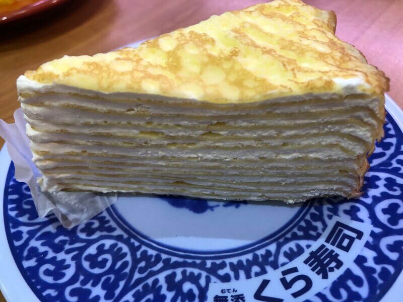 くら寿司のスイーツ「ミルクレープ」は一般的なサイズ