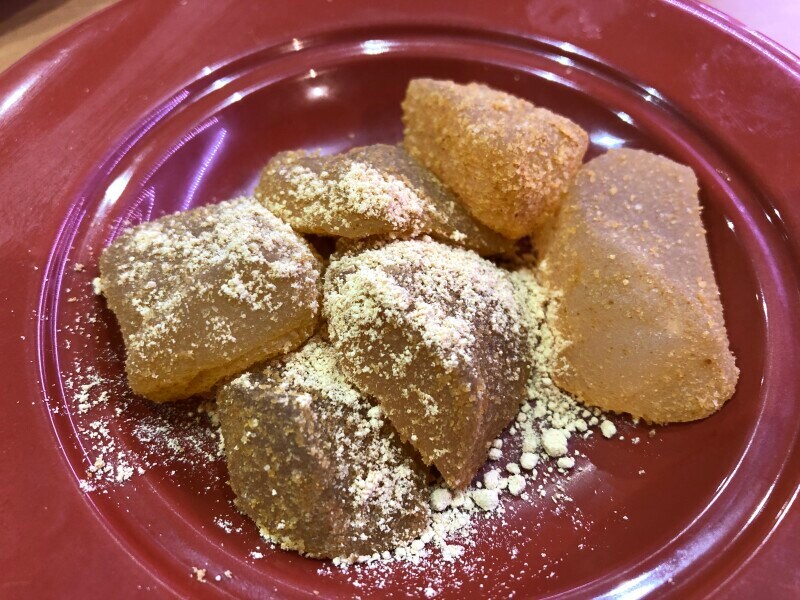 くら寿司のスイーツ「京わらびもち」