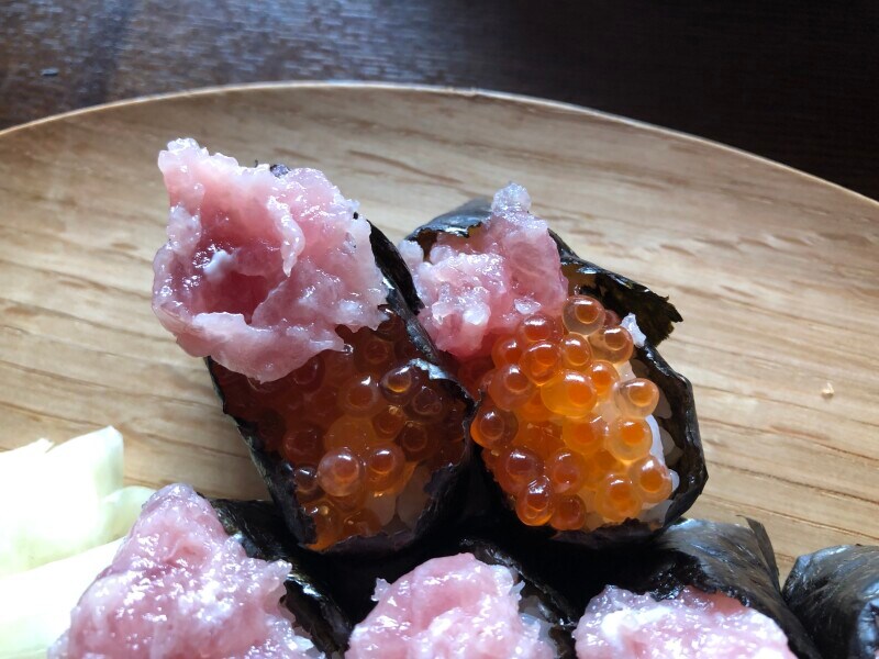 ねぎまぐろといくらを組み合わせた