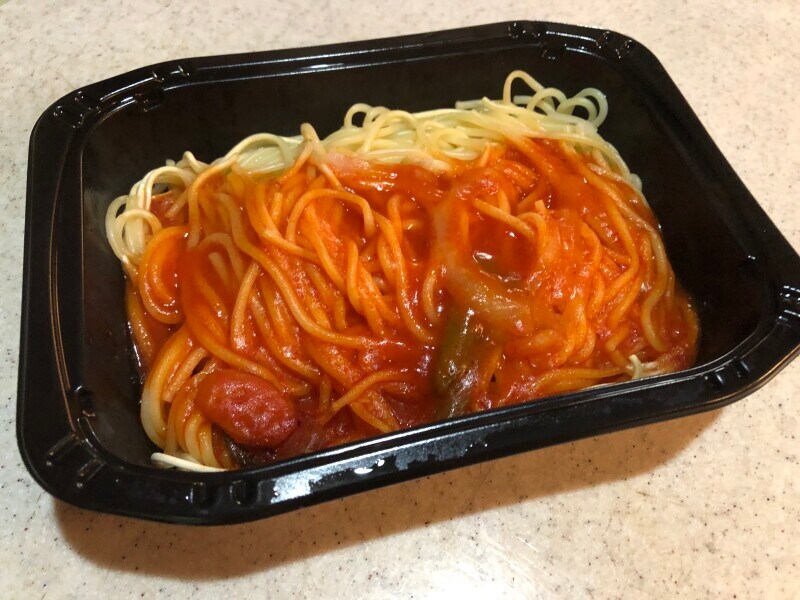 ドン・キホーテのパスタ「ヤバ盛りナポリタン」は濃いめの味付け